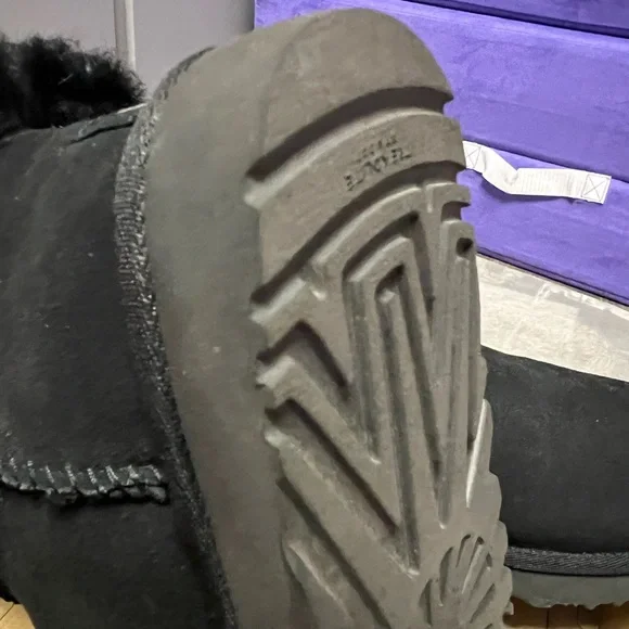 UGG Naveah Classic Bailey Boots Black Size 7 - Picture 9 of 14